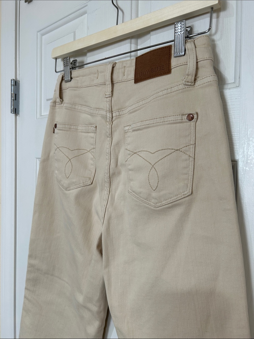 Judy Blue Garment Dyed Cream Beige Raw Hem Crop Jeans / Size 3 (26) - Picture 8 of 13
